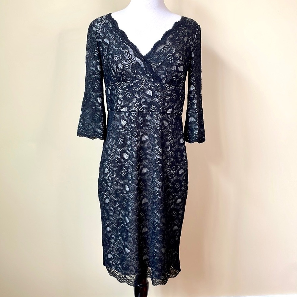 Adrianna Papell Black Lace V-Neck 3/4 Sleeve Dress
